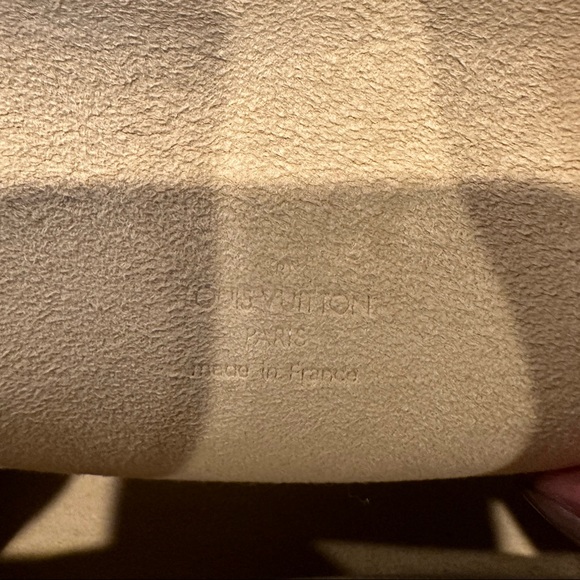 Louis Vuitton Belt Bag - Picture 4 of 12